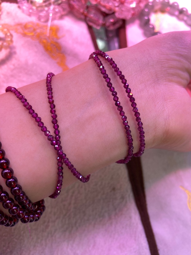 巴西石榴石紫牙乌切面四圈小米珠手链超闪卡2.5mm