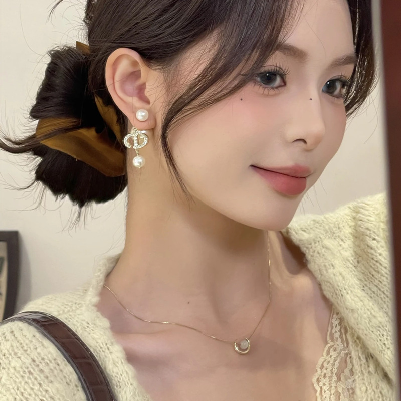 2025年新款韦雪同款闪锆CD耳环后挂式珍珠耳钉女高级感轻奢气质