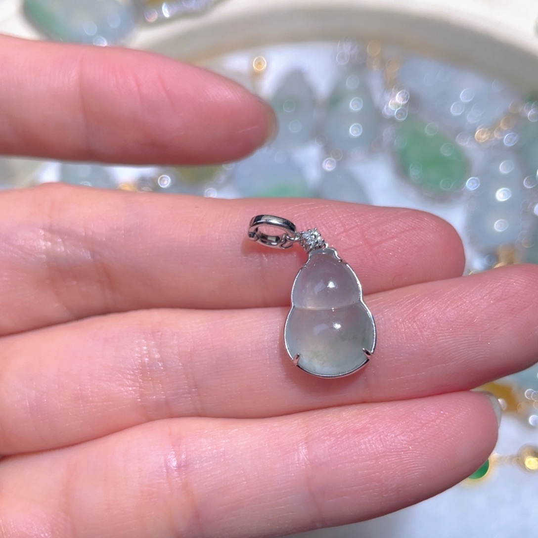 翡翠颈饰18K金镶嵌翡翠