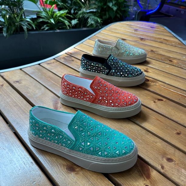 板鞋户外休闲鞋夏季铆钉休闲板鞋低帮布鞋韩版满钻休闲鞋