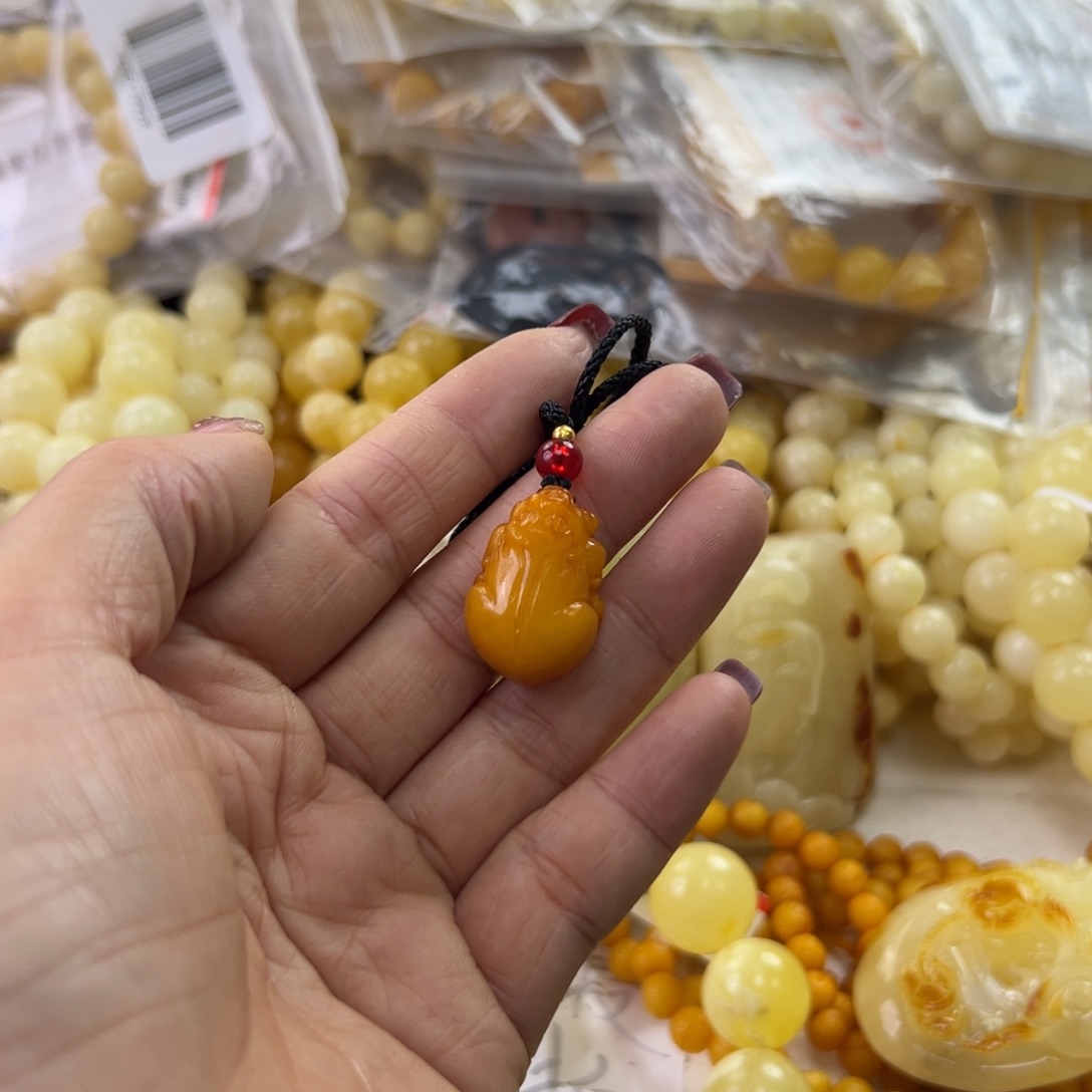 琥珀珠宝奇石未镶嵌