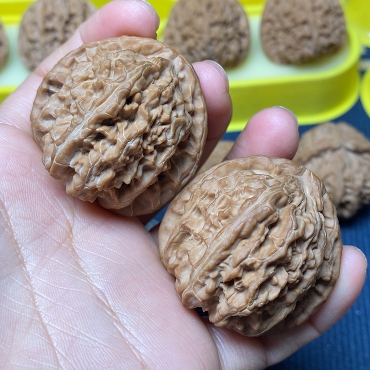 文玩核桃三角白42
