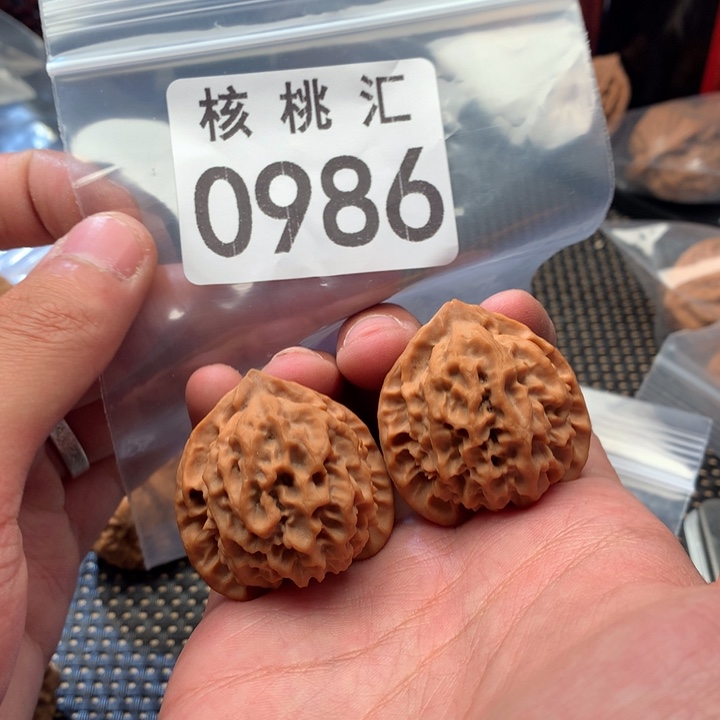 文玩核桃吊坠玄月