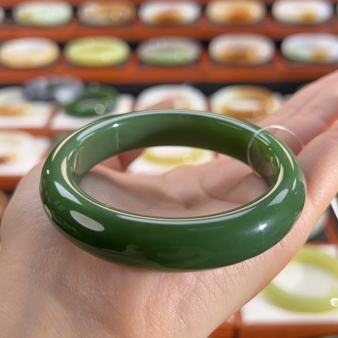 和田玉（碧玉）手镯未镶嵌