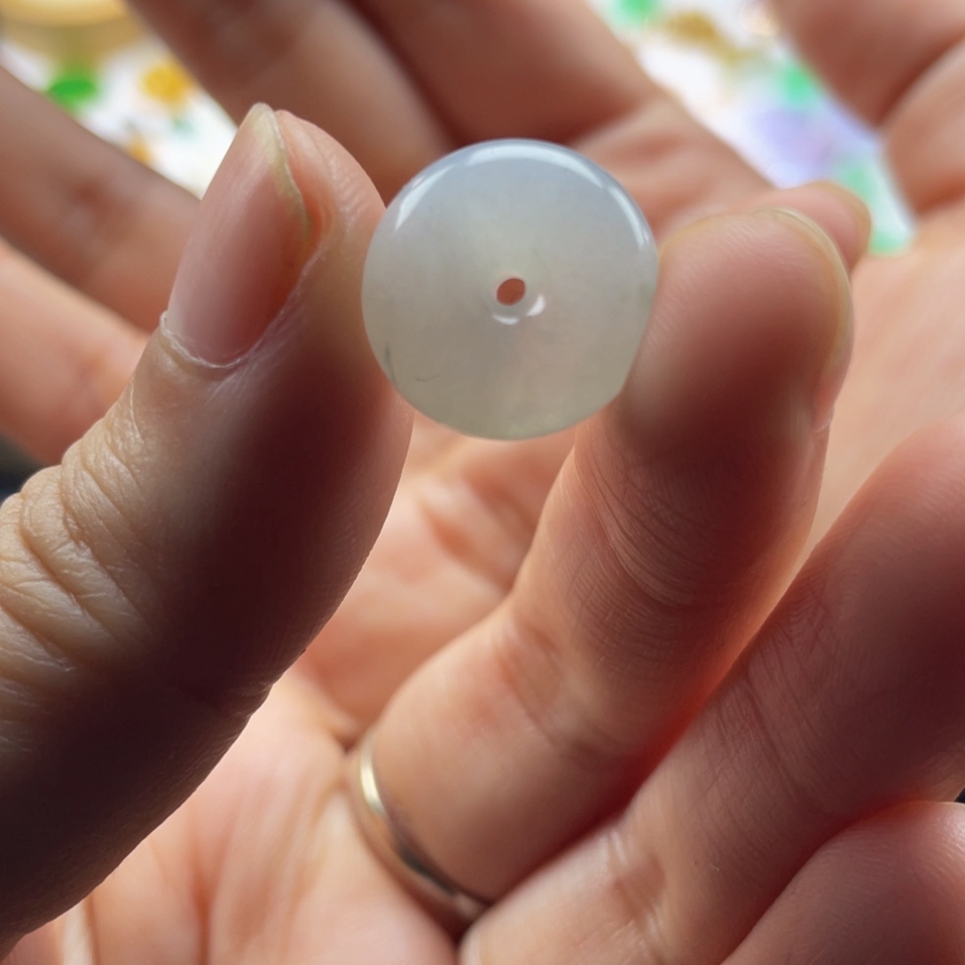 翡翠颈饰未镶嵌小肥平安扣