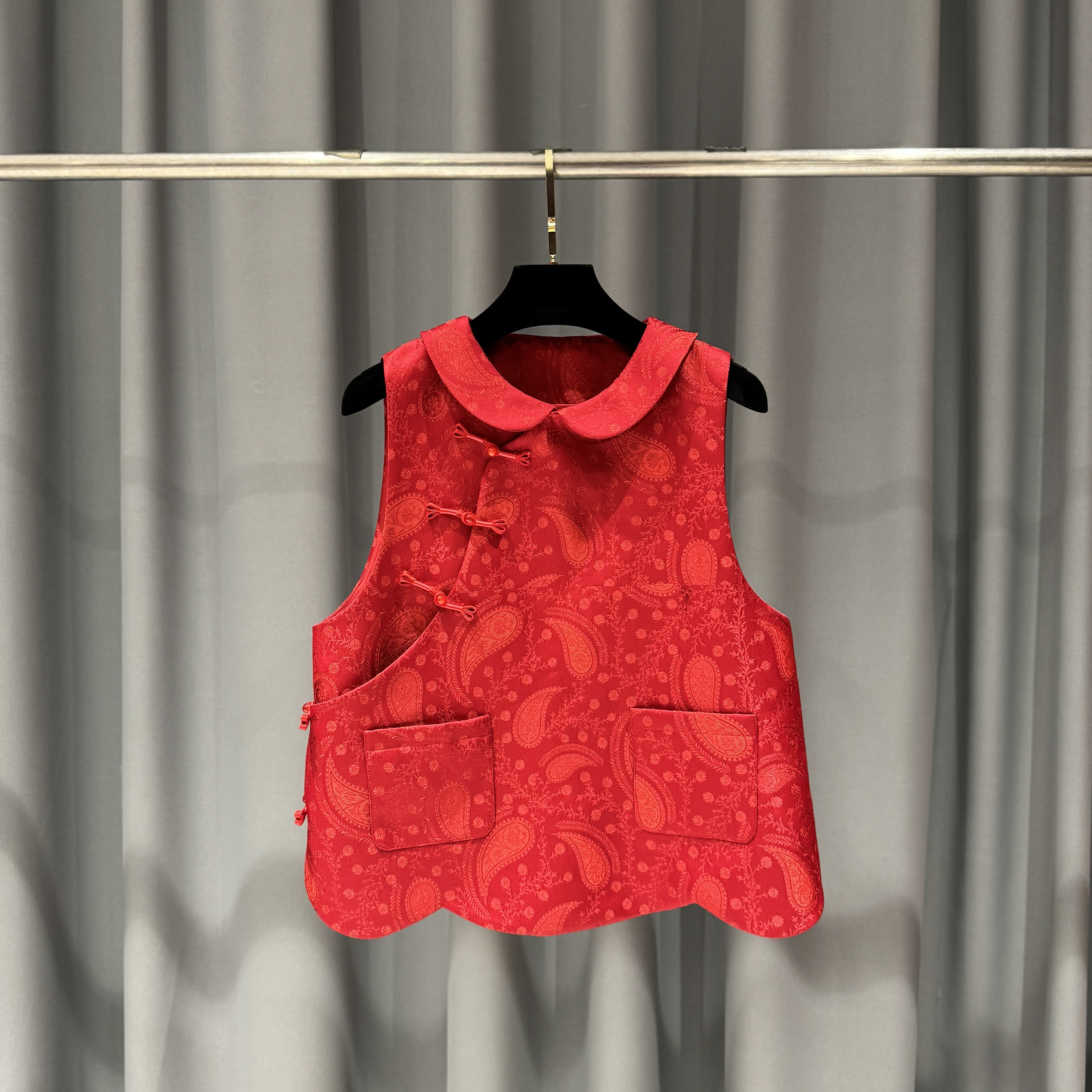 26新款时尚腰果花娃娃领中式红色宋锦马甲