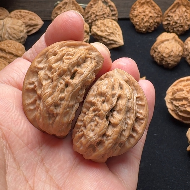 盛***意文玩核桃吊坠野生鸡心半壁52.41