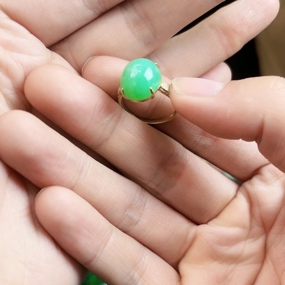 翡翠戒指18K金镶嵌戒指