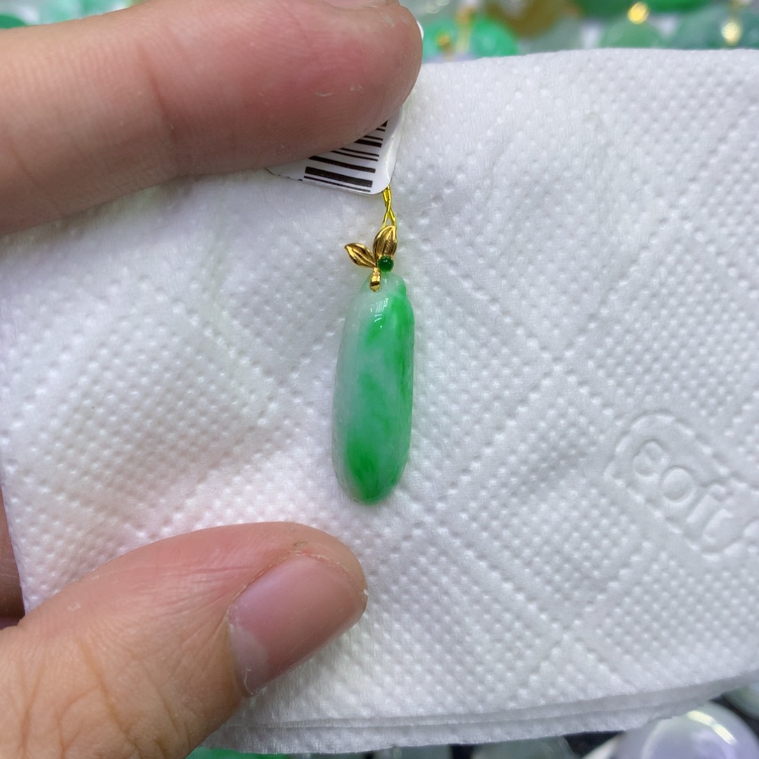 颈饰18K金镶嵌翡翠