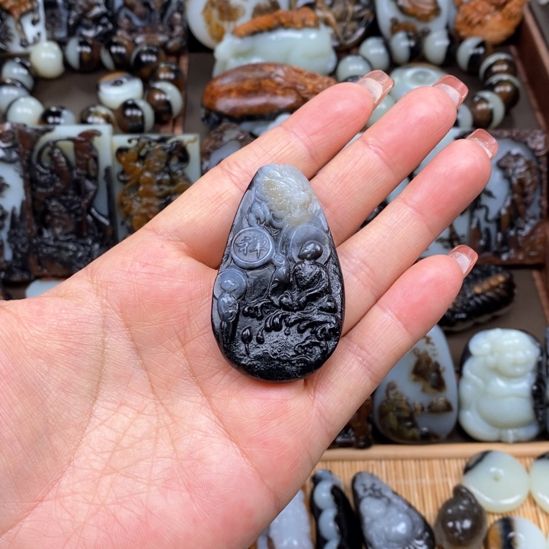 颈饰未镶嵌和田玉