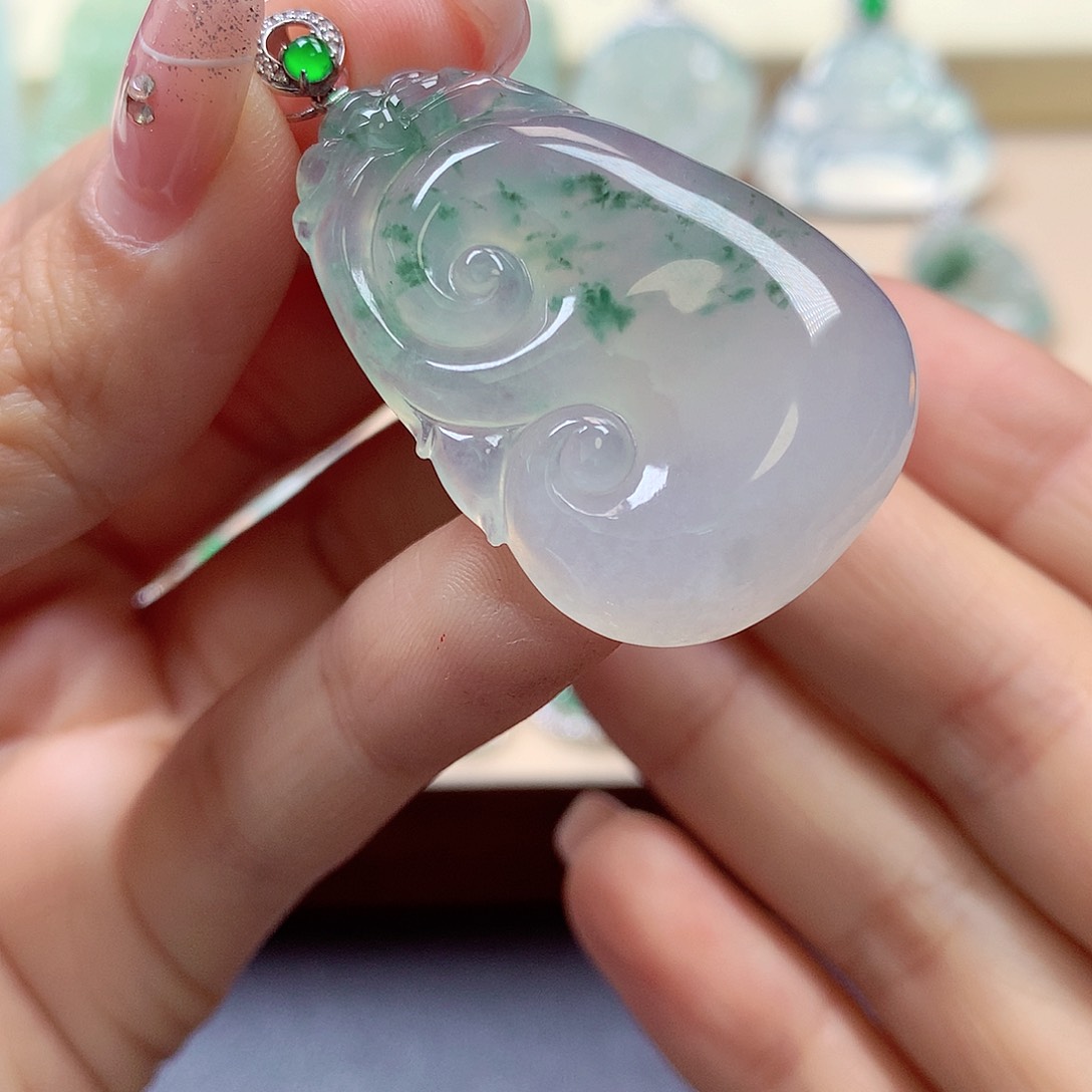 翡翠颈饰18K金镶嵌爱**果翡翠