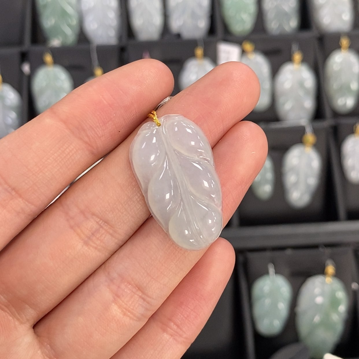 【闪购商品】翡翠颈饰未镶嵌叶子