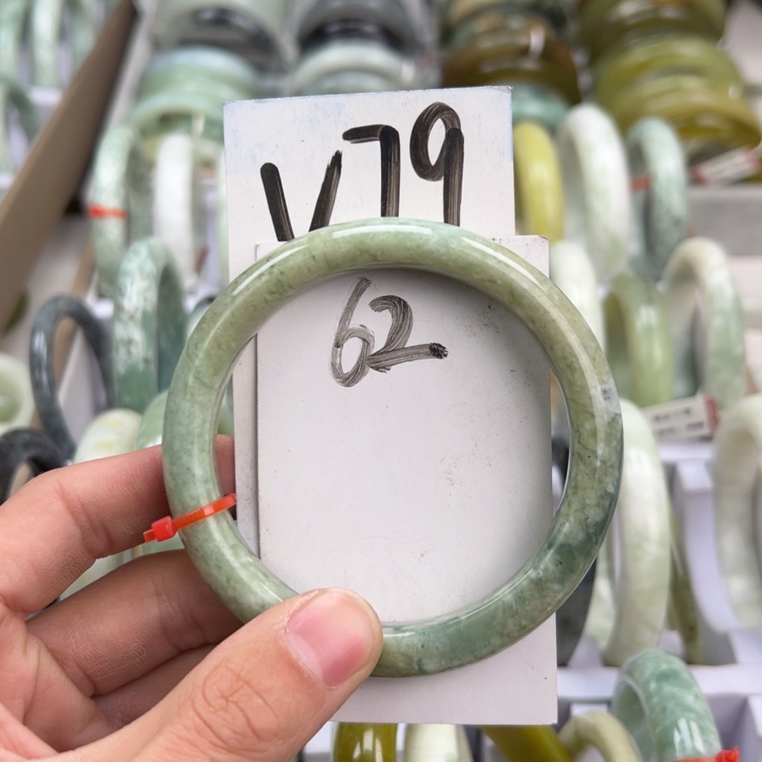 岫玉手镯未镶嵌天然岫玉