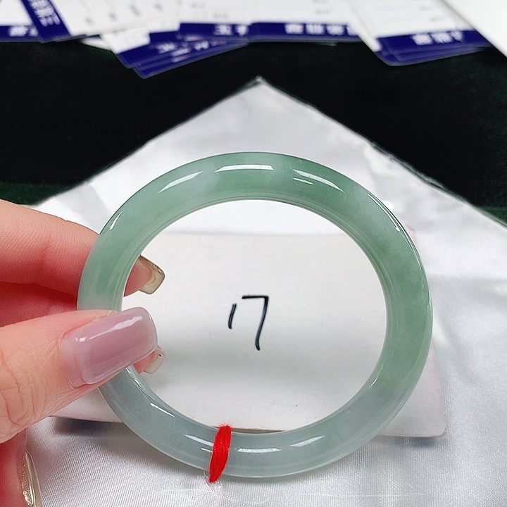 翡翠手镯（圆镯）未镶嵌