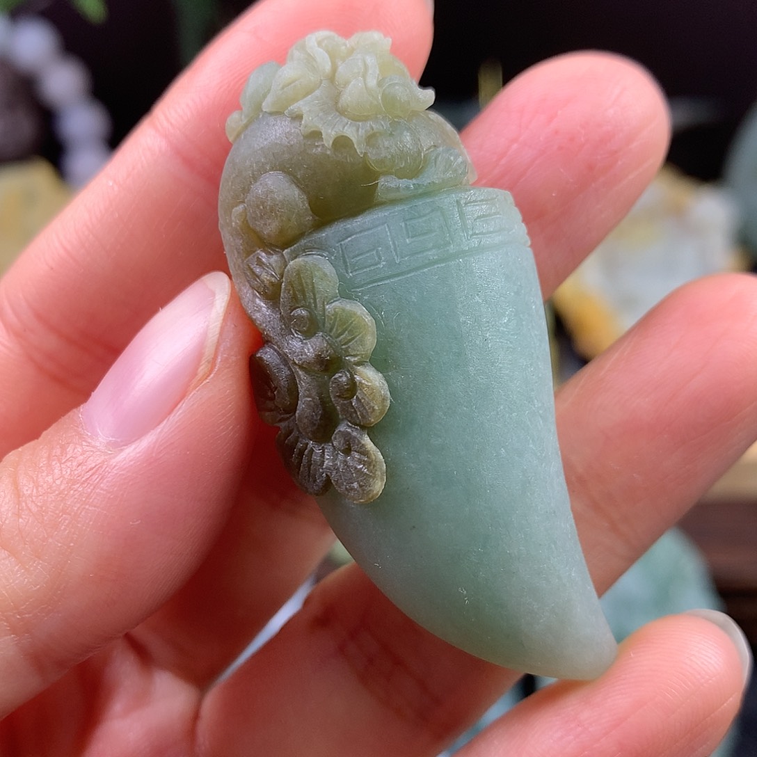 定制翡翠未镶嵌龙牙