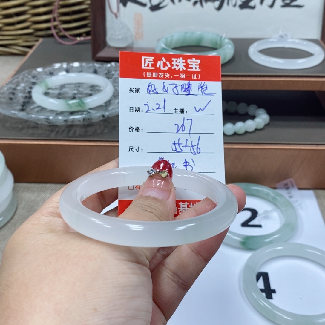 石英质玉手镯未镶嵌好**觉