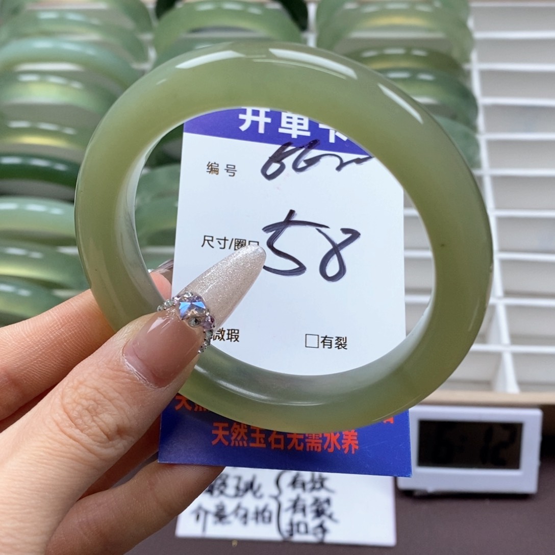蛇纹石玉手镯未镶嵌