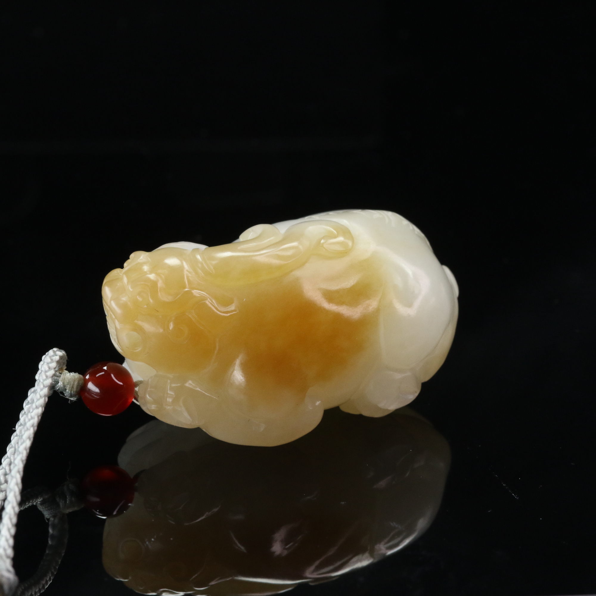 33和田玉且末金糖貔貅/500763上海嘉禾拍卖