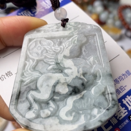 翡翠颈饰未镶嵌翡翠