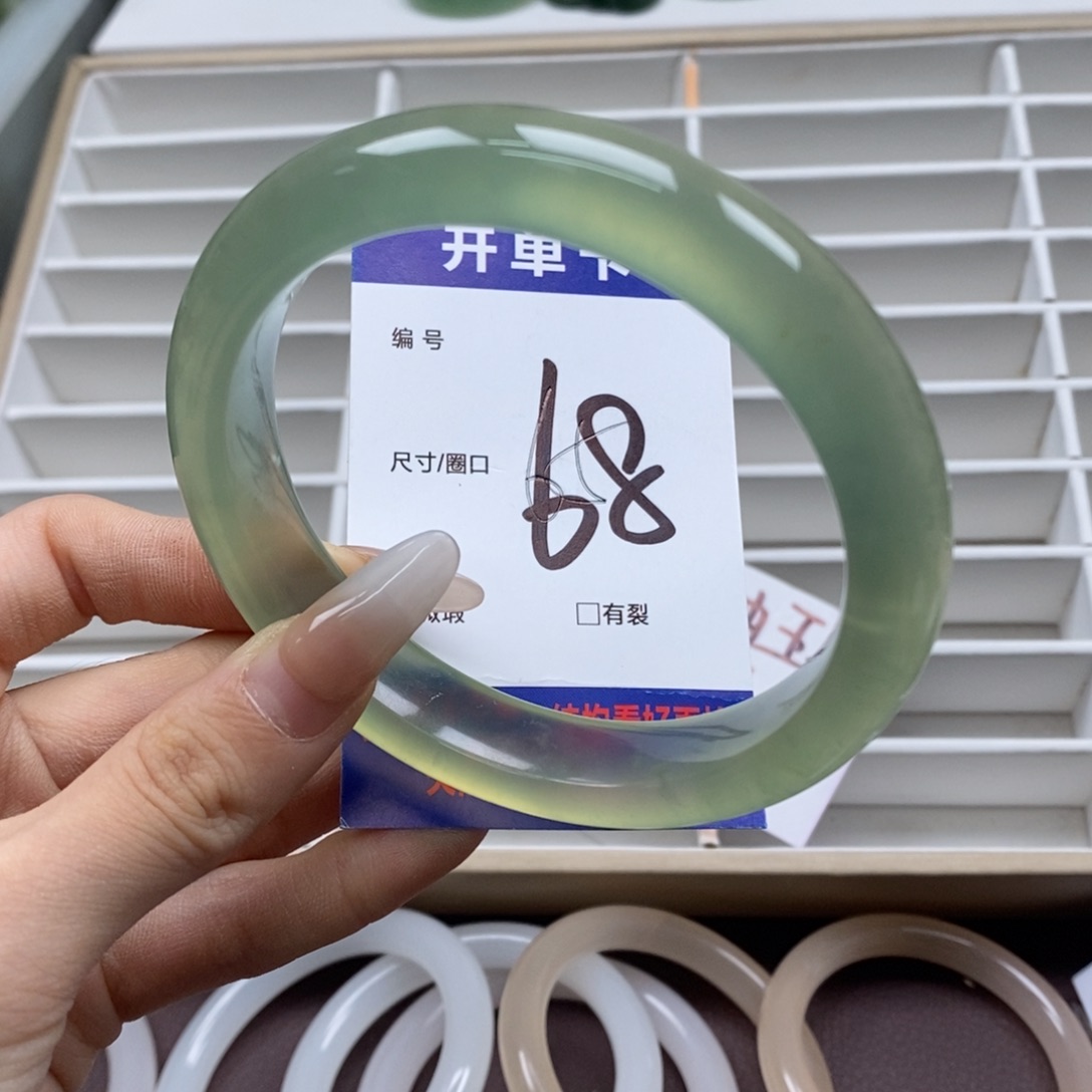 蛇纹石玉手镯未镶嵌满**喜