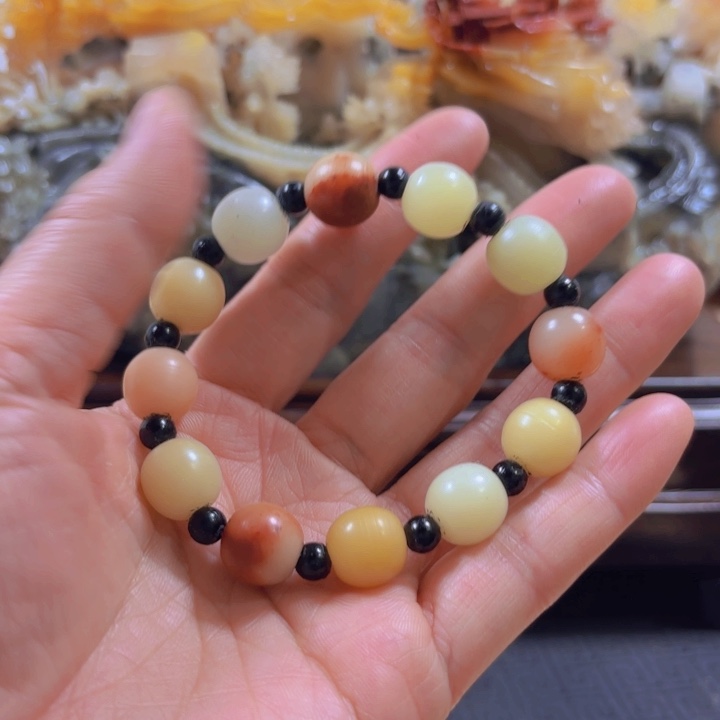 寿山石圆珠子的手串