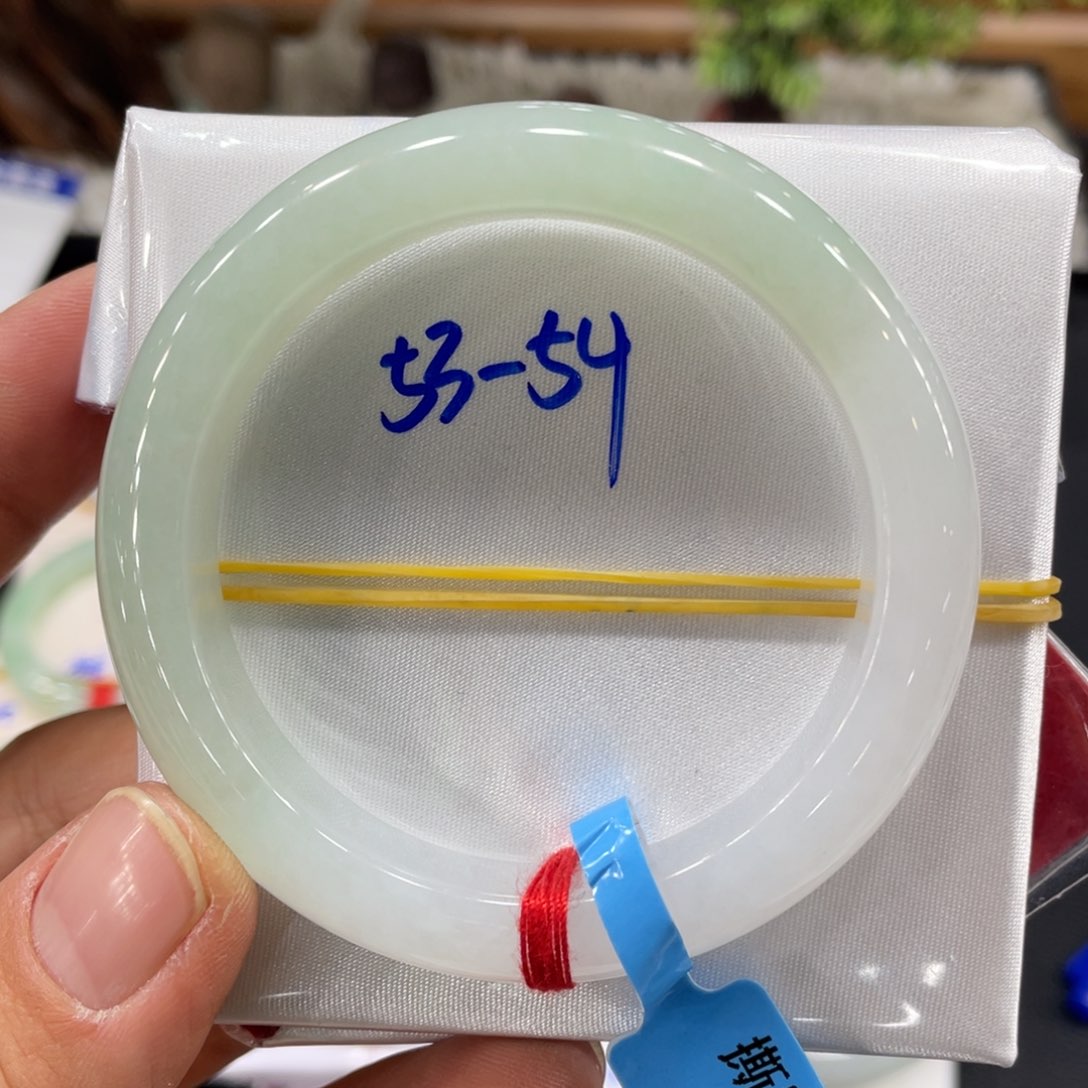翡翠手镯未镶嵌天然