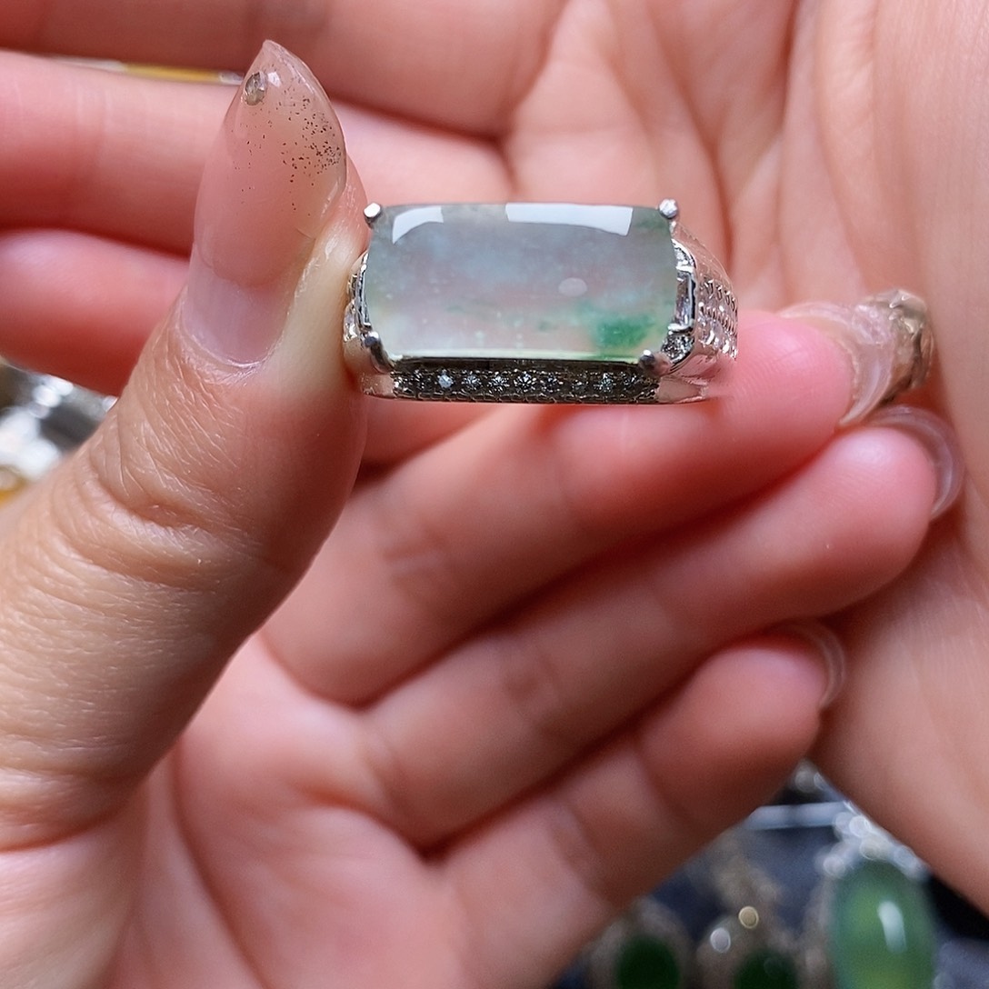 翡翠戒指未镶嵌翡翠戒指