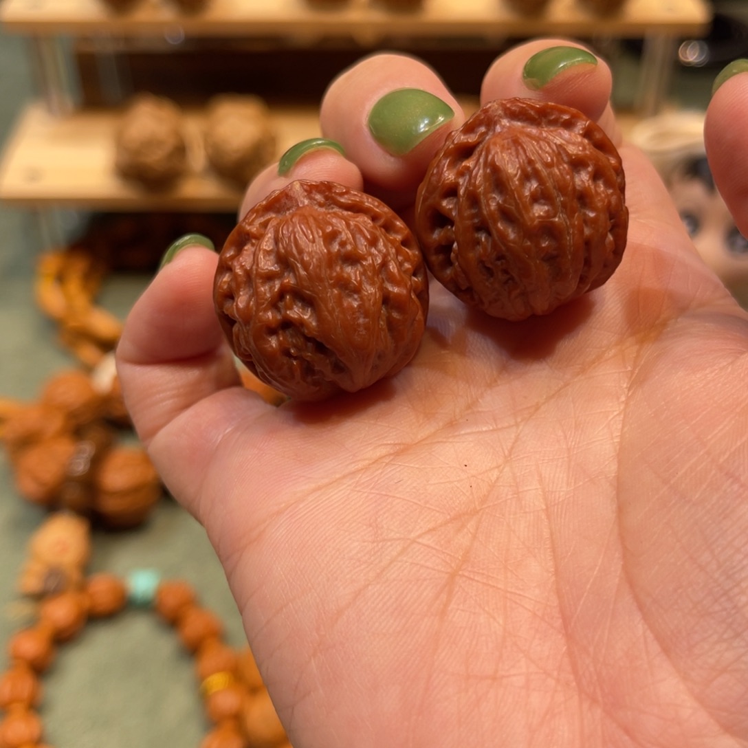 文玩核桃把件龙纹小帽