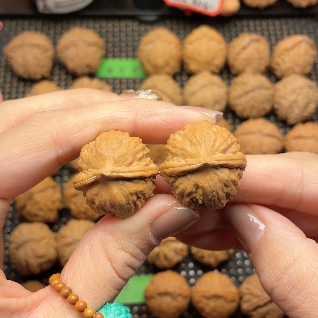 文玩核桃吊坠26尺全品水晶小官帽0008