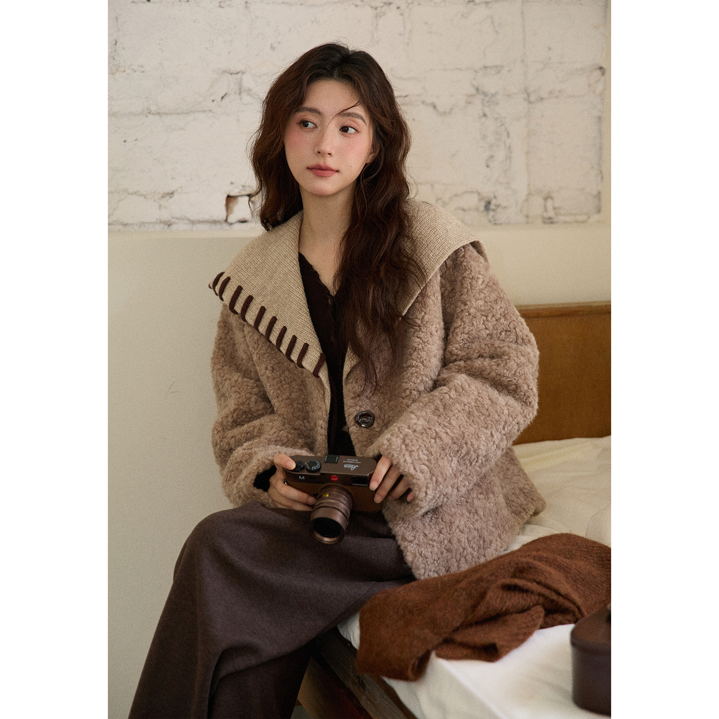 谜秀新品仿羊羔毛皮毛一体外套女冬翻领针织拼接短款外套复古连帽