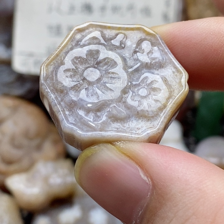 硅化珊瑚（珊瑚玉）颈饰未镶嵌小吊坠