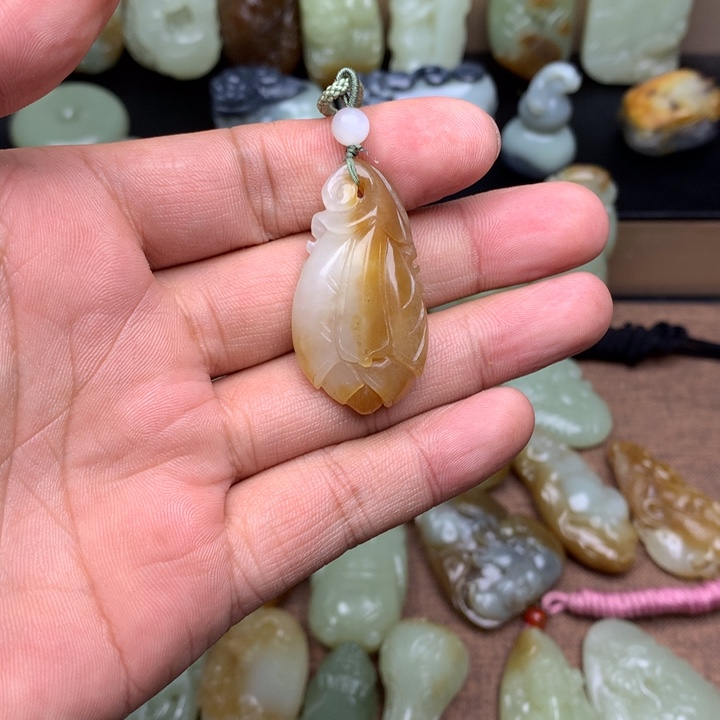 星***奇和田玉（糖玉）未镶嵌颈饰