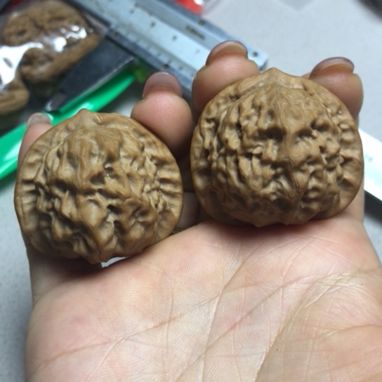 文玩核桃吊坠瓷娃娃