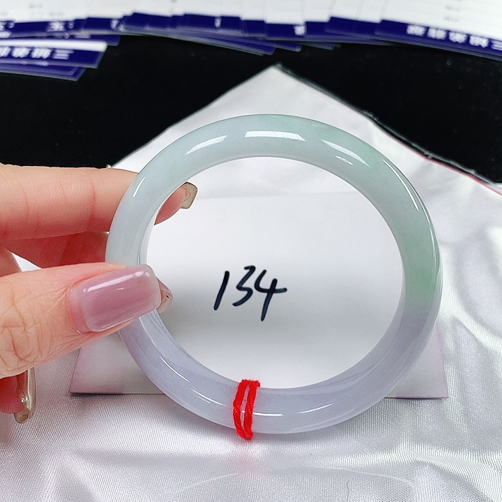 翡翠手镯未镶嵌翡翠手镯未镶嵌