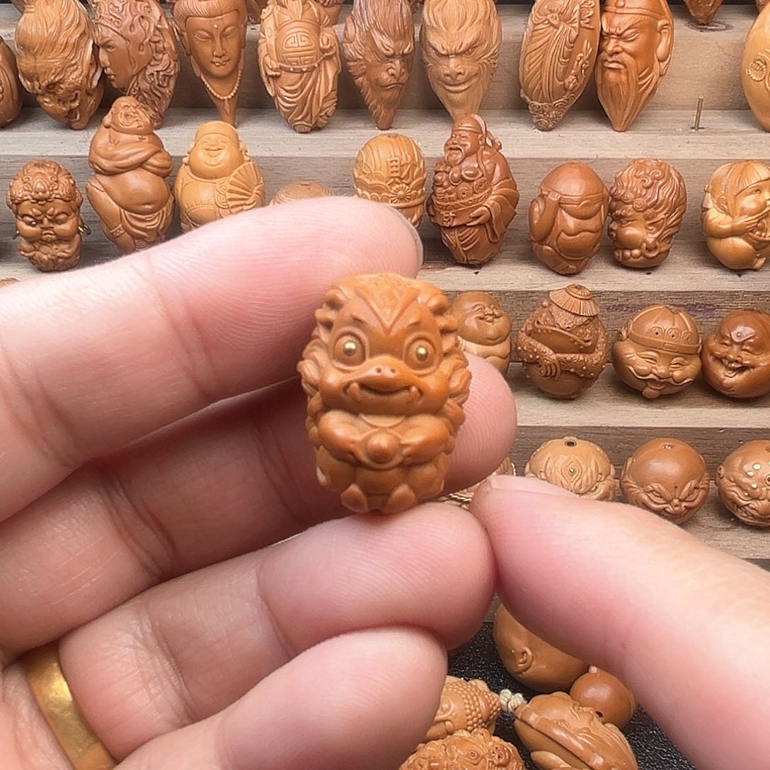 橄榄核吊坠18龙宝宝