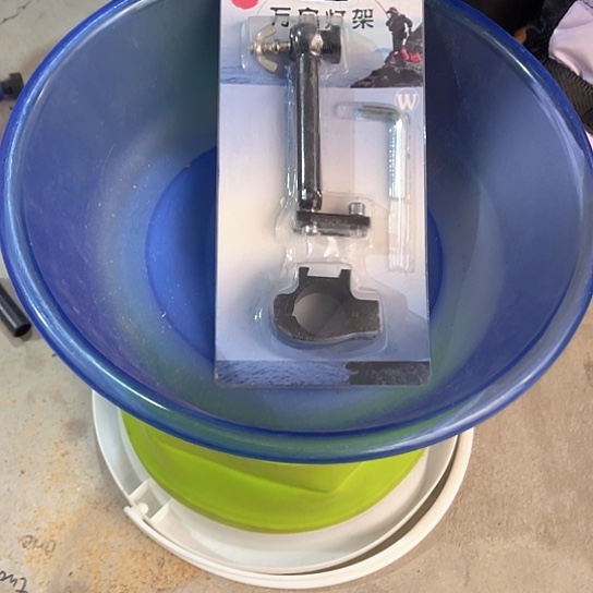 钓椅灯架一个。         