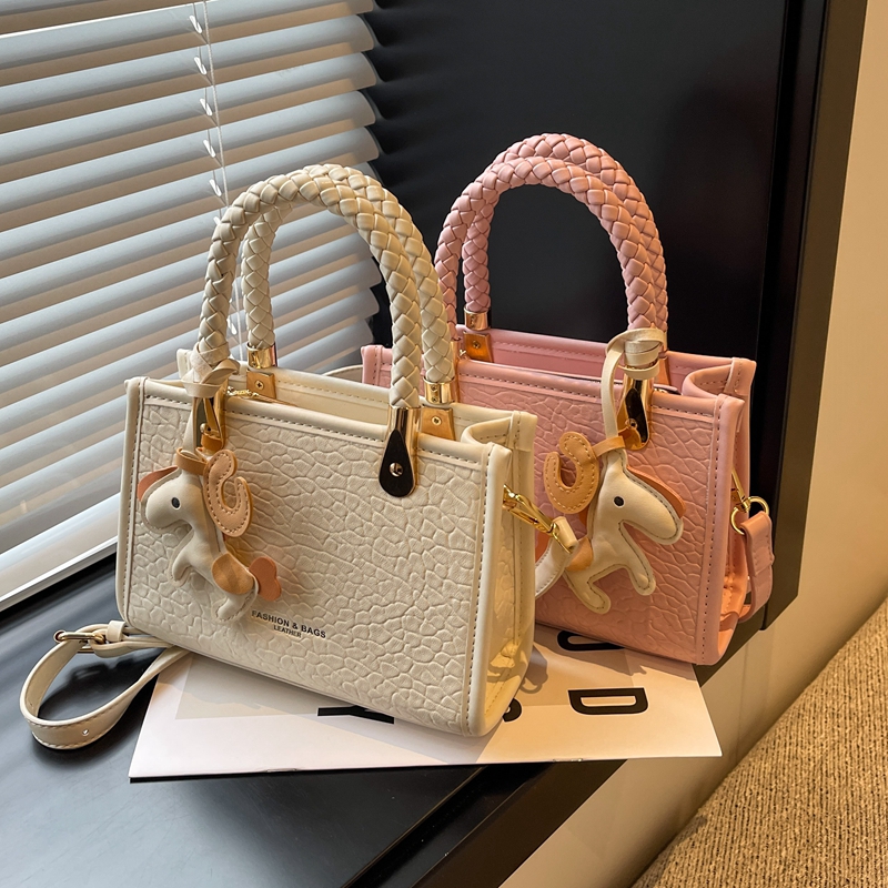 高级感小众设计包包女2025春夏新款流行百搭斜挎包时尚手提小方包