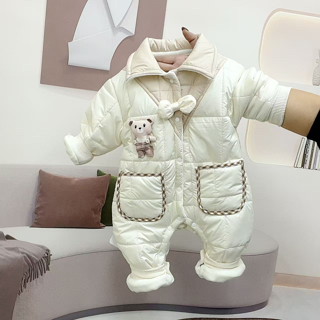 婴儿衣服秋装套装长袖夹棉连体衣男宝宝秋冬卡通可爱外出哈衣爬服