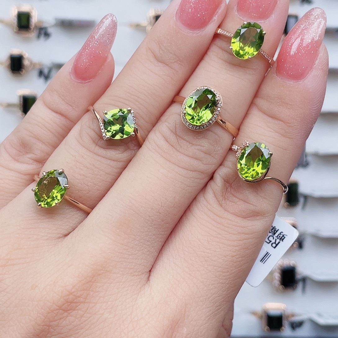 18K金镶嵌橄榄石戒指