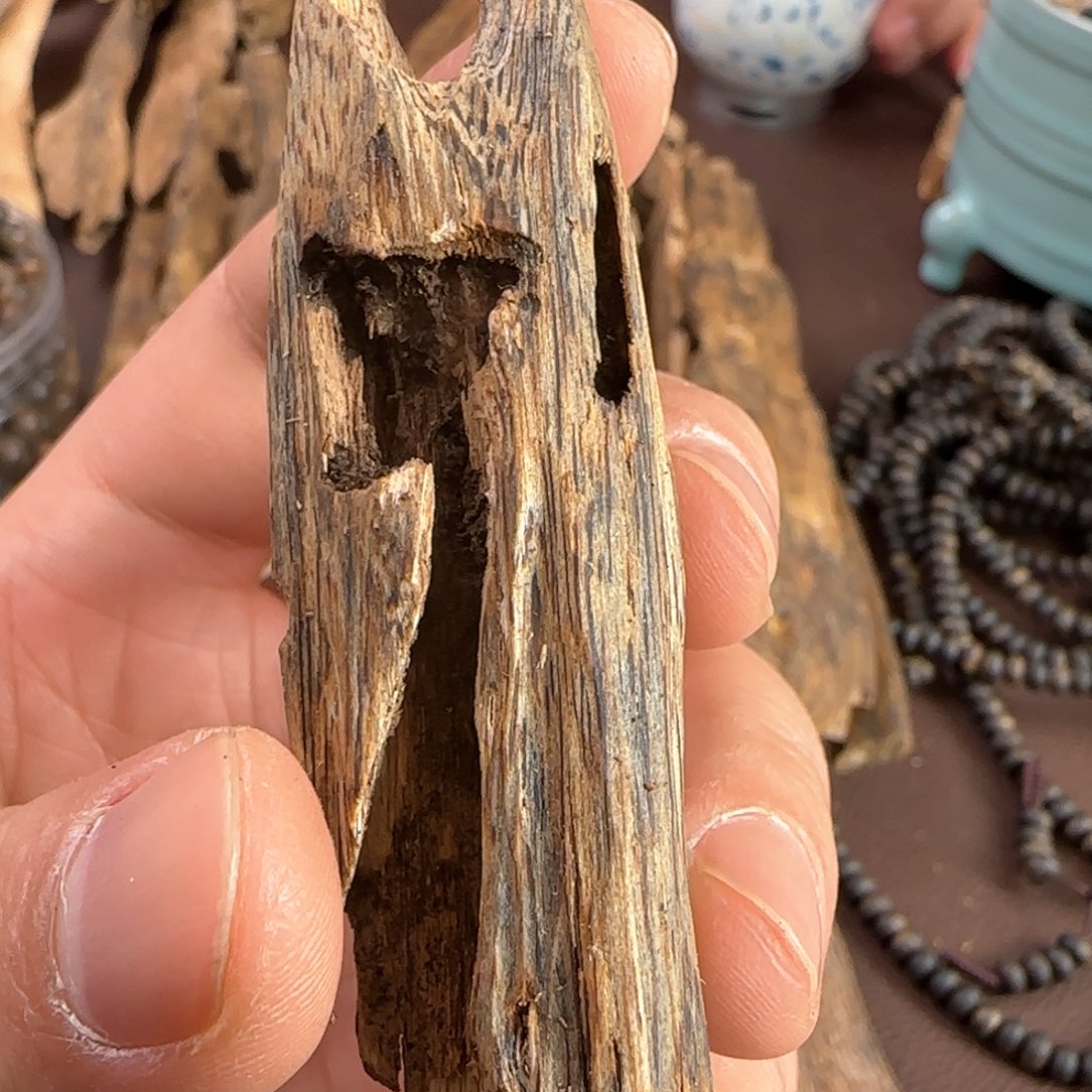 沉香摆件奇楠一代苗白棋虫漏料8克