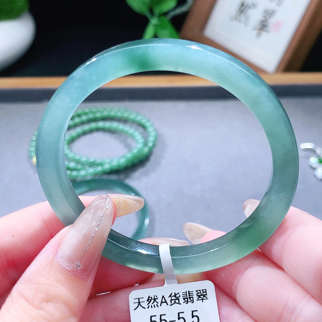 翡翠手镯（圆镯）未镶嵌