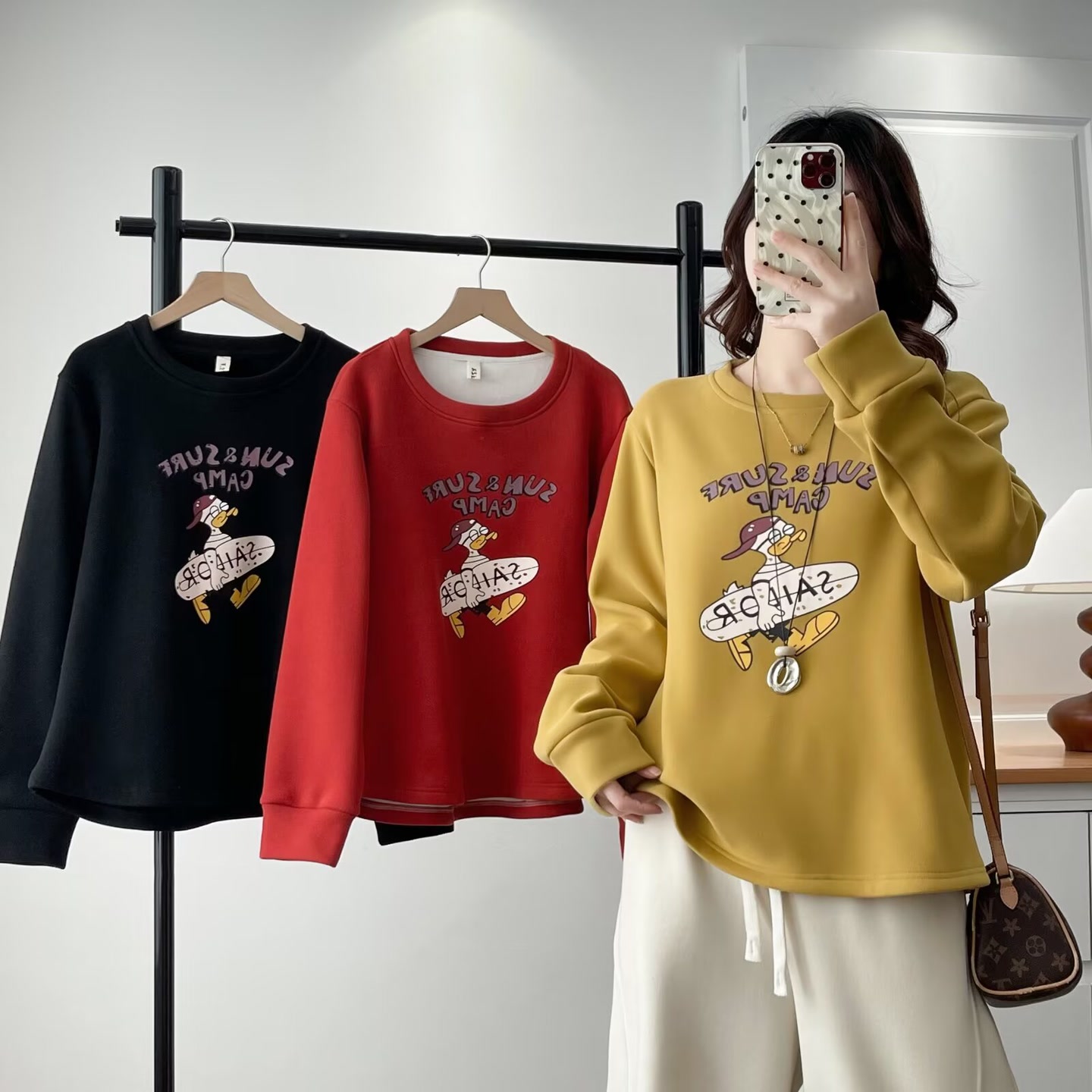 大码胖mm秋冬新款加厚加绒卫衣女时尚减龄卡通印花圆领打底衫335