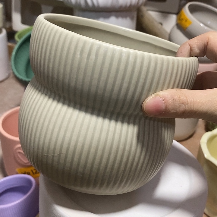 陶盆有孔 瑕疵针孔漏釉介意勿拍 口13高13