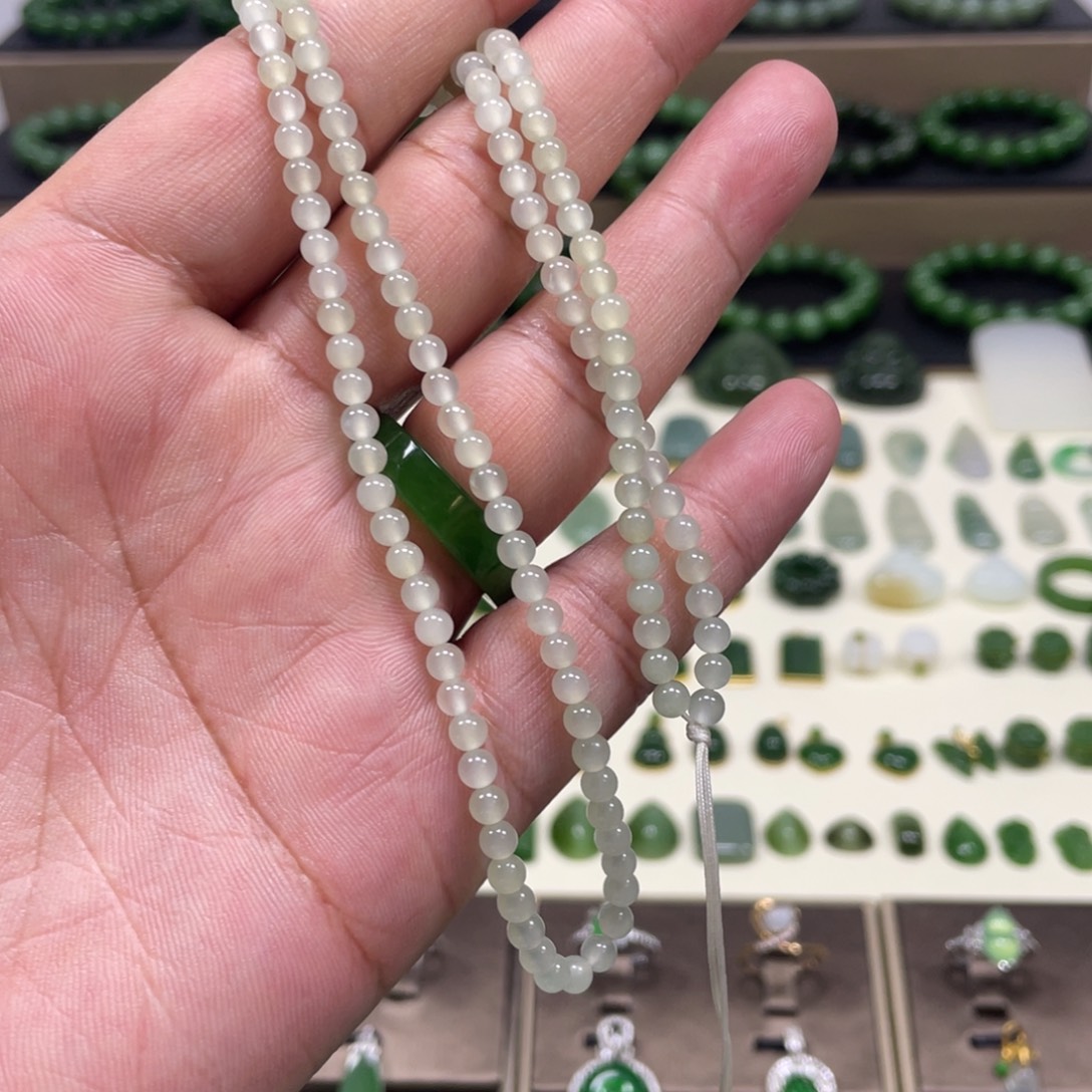 思***念和田玉未镶嵌颈饰