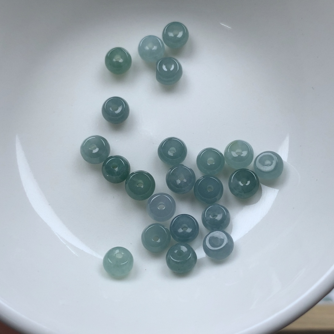 翡翠颈饰未镶嵌卡3✖️5算盘。20颗。