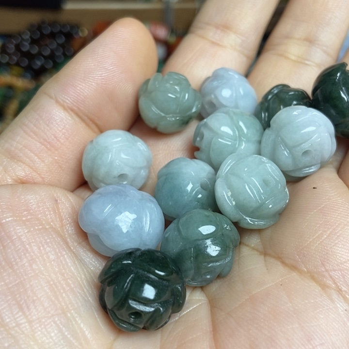 翡翠散珠卡15左右莲花珠一颗的价格
