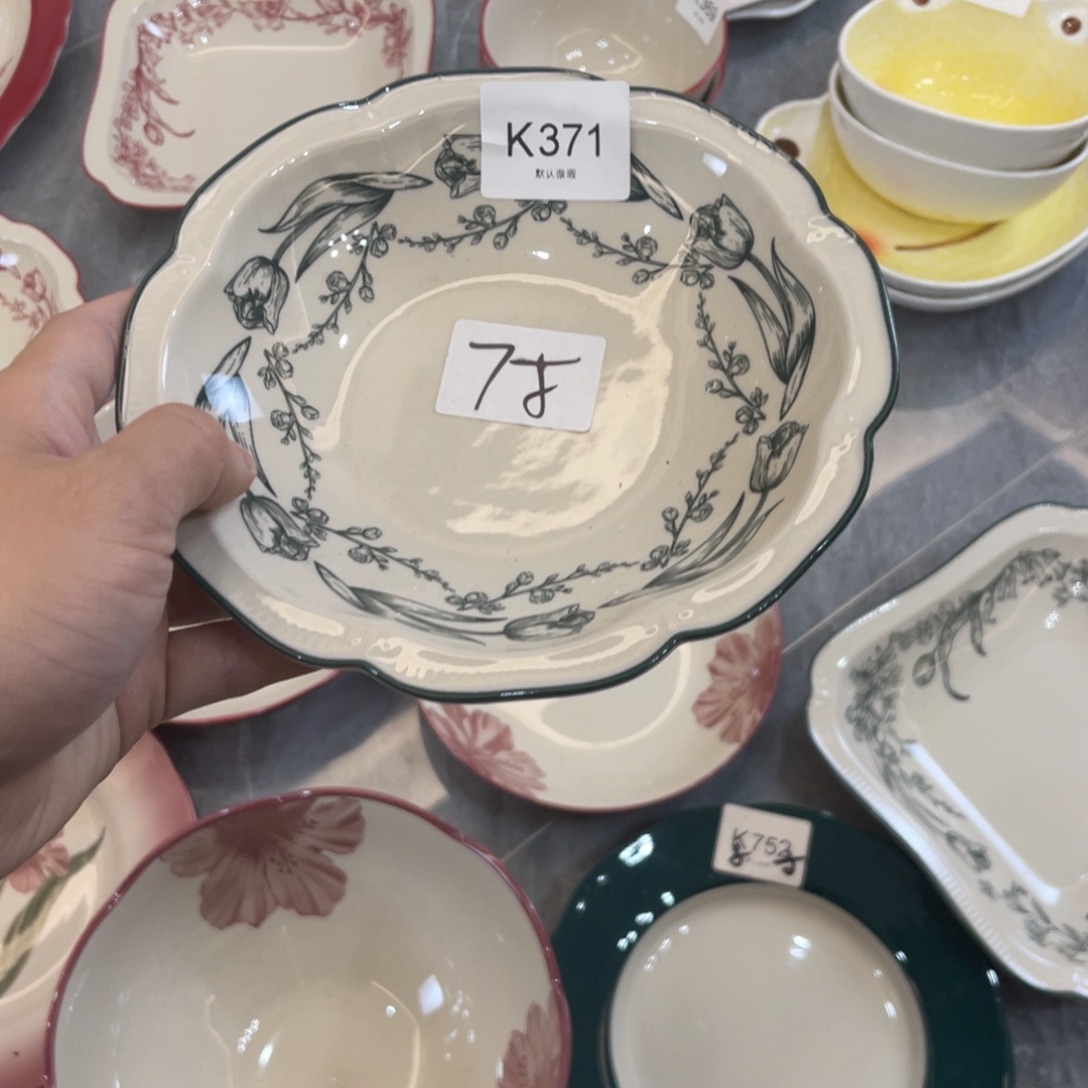陶瓷微瑕餐具介意勿拍，满18飞！