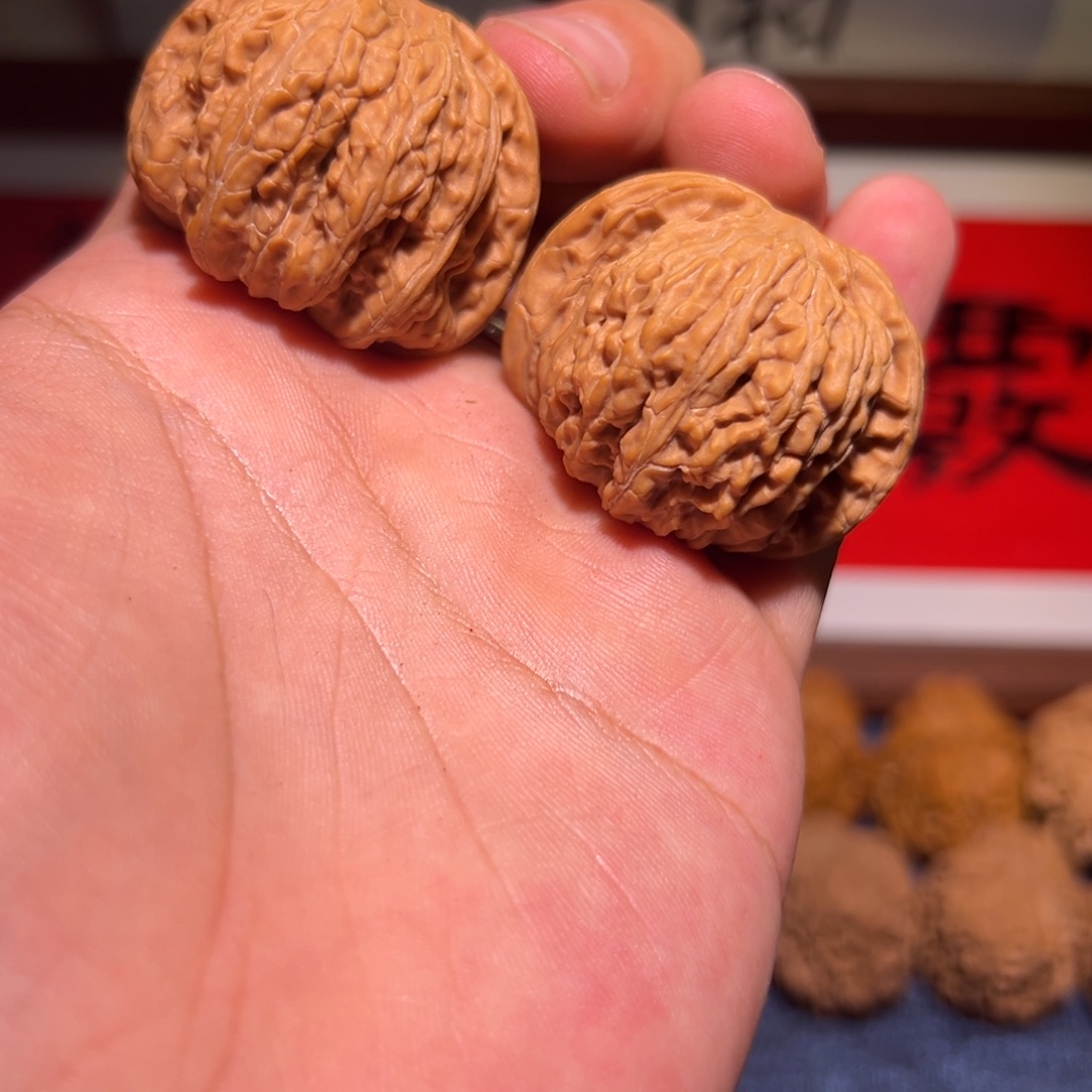 文玩核桃吊坠40全品红宝石一对