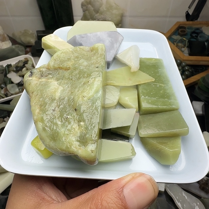 用***8和田玉（糖玉）未镶嵌珠宝半成品