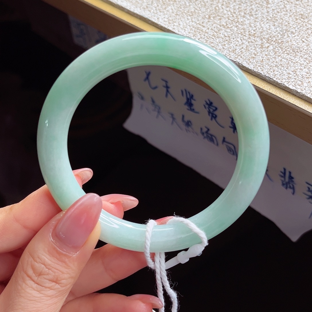 翡翠未镶嵌手镯手镯